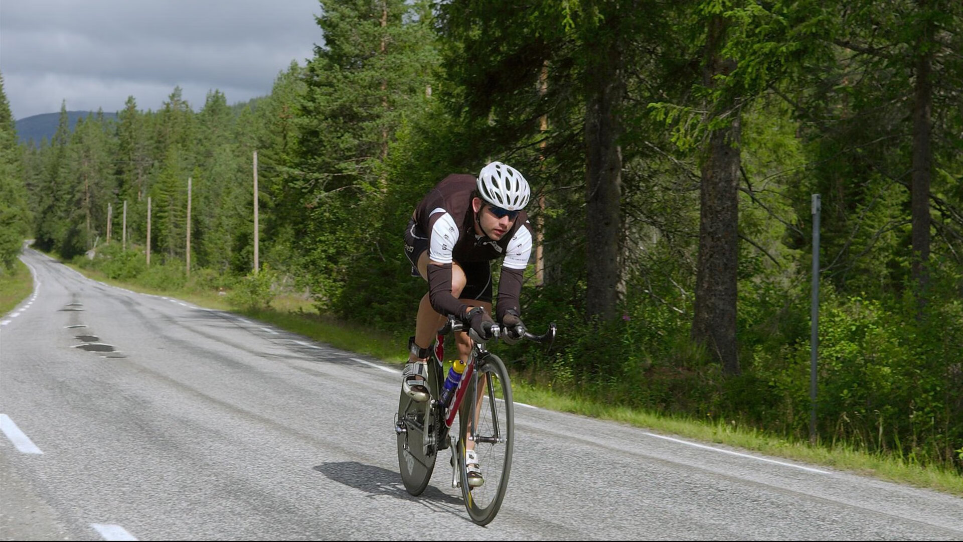 东道主出局夜，巴黎陷入沉默，东巴黎在哪里